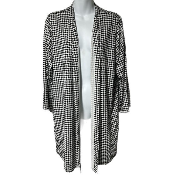 Jillyn Houndstooth Front Slit Short